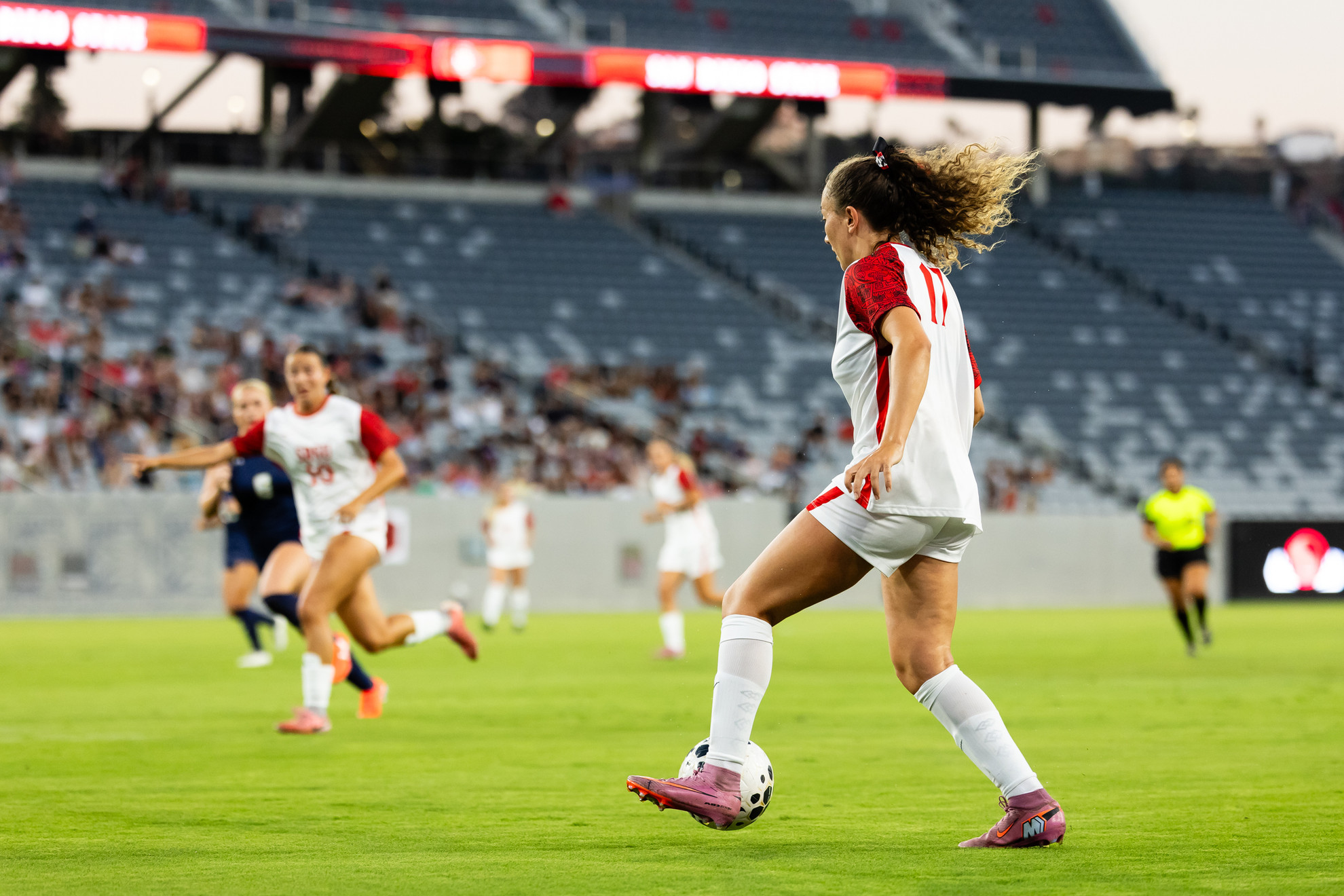 アステカ女子サッカーラリーがUNLV 2-2で引き分け