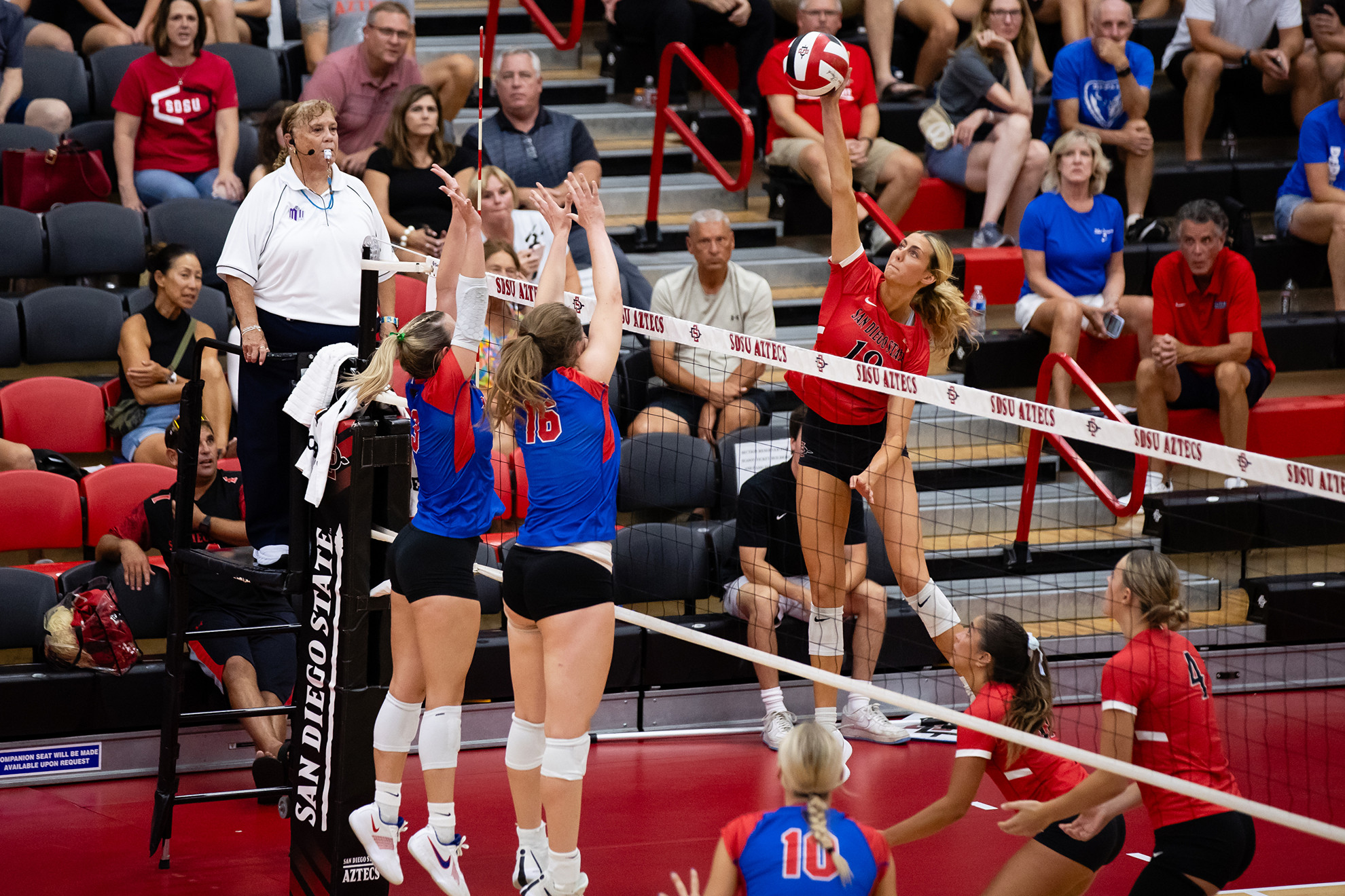 Aztecs Outlast EWU in Five-Set Thriller