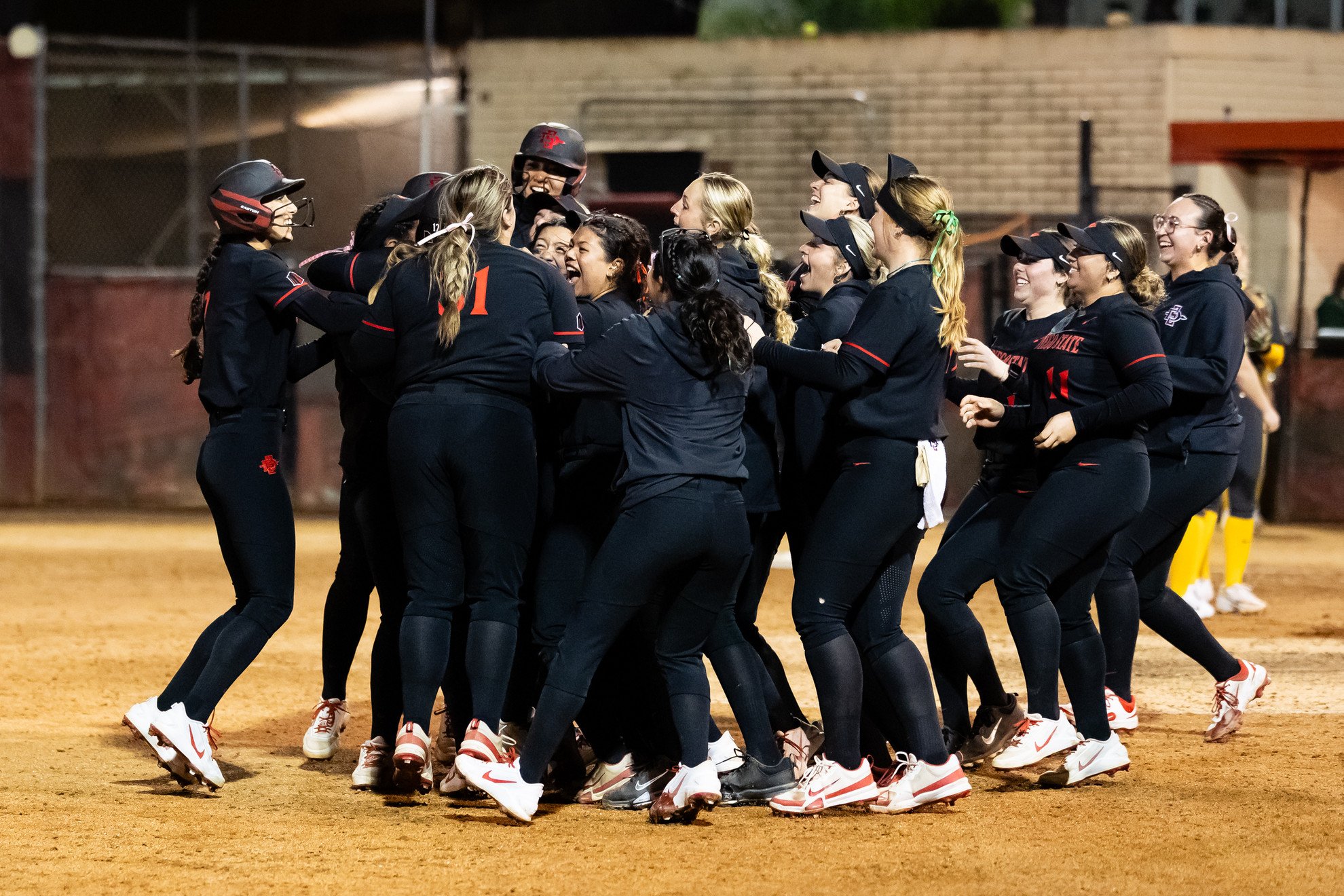 Softball Earns Extra Inning Walk-Off Win Over Baylor